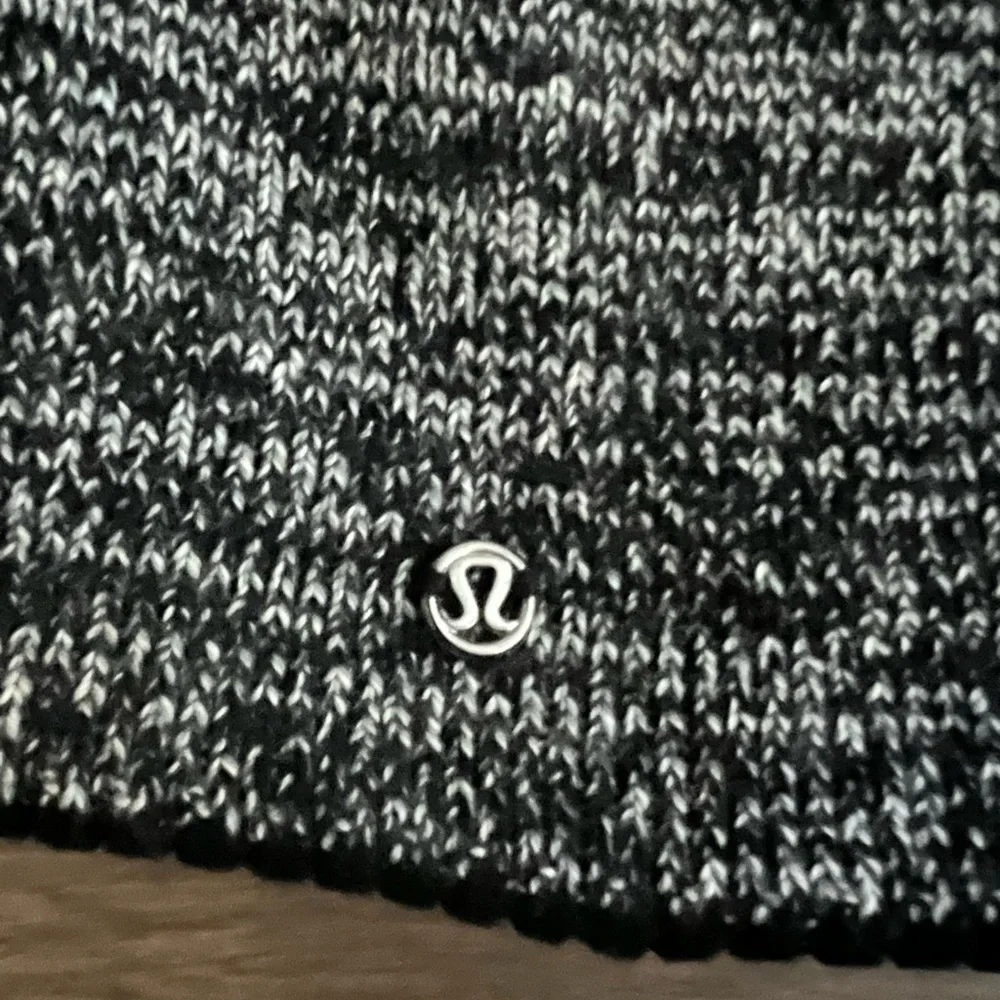 Lululemon Divinity Toque in Black/Slate/Angel Wing - Picture 4 of 7